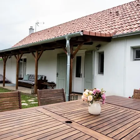 Florie Ferienhaus Cserszegtomaj